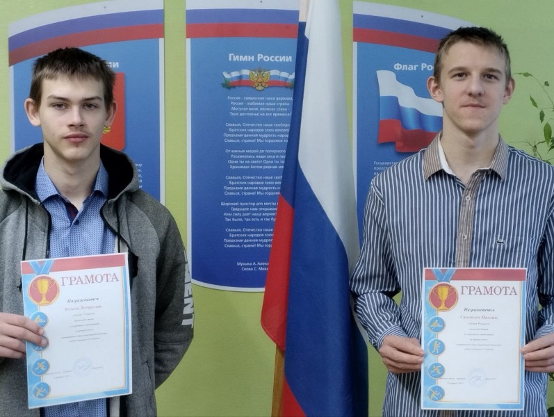 Победителям соревнований по армреслингу и участникам Всероссийского проекта в сфере цифровых технологий &amp;quot;Урок цифры&amp;quot; вручены грамоты и сертификаты.